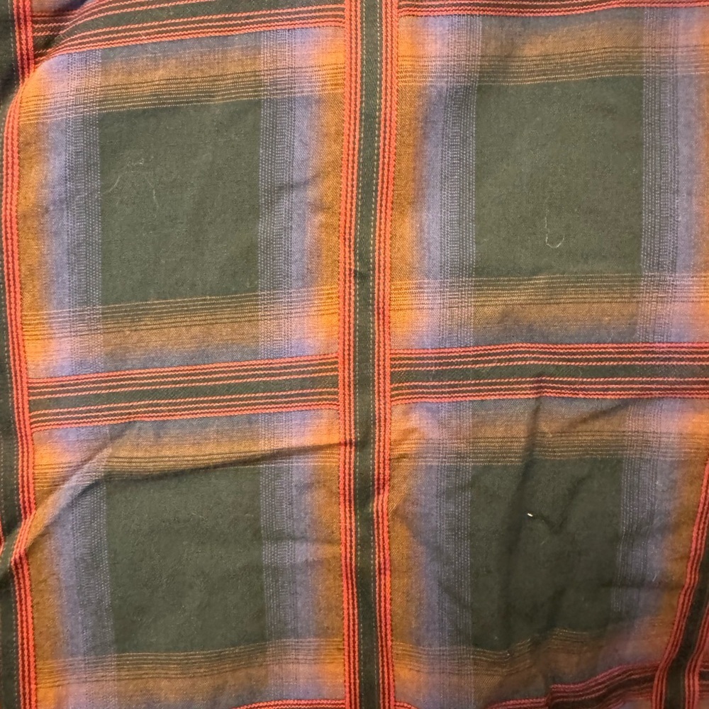 Plaid Long Sleeved Buttoned Down - 100% Cotton - Size Large - Picture 4 of 4